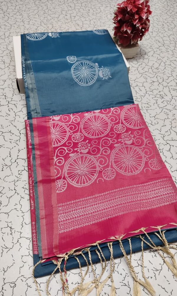 BORDERLESS SOFT SILK SAREES
